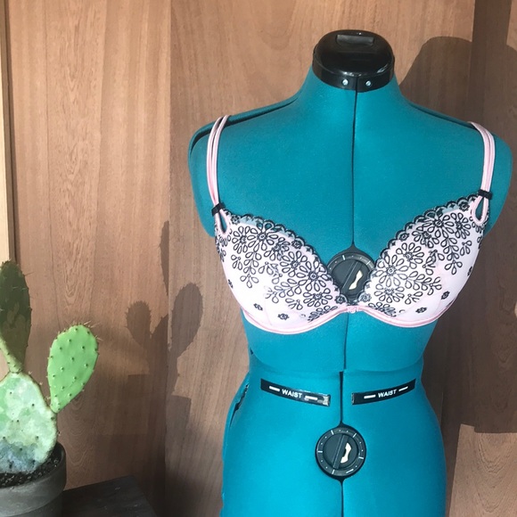 Victoria’s Secret pink and black lace push up bra - Picture 2 of 10